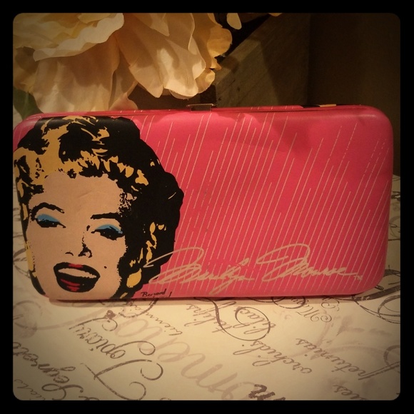 Marilyn Monroe Clasp Wallet - Picture 1 of 5
